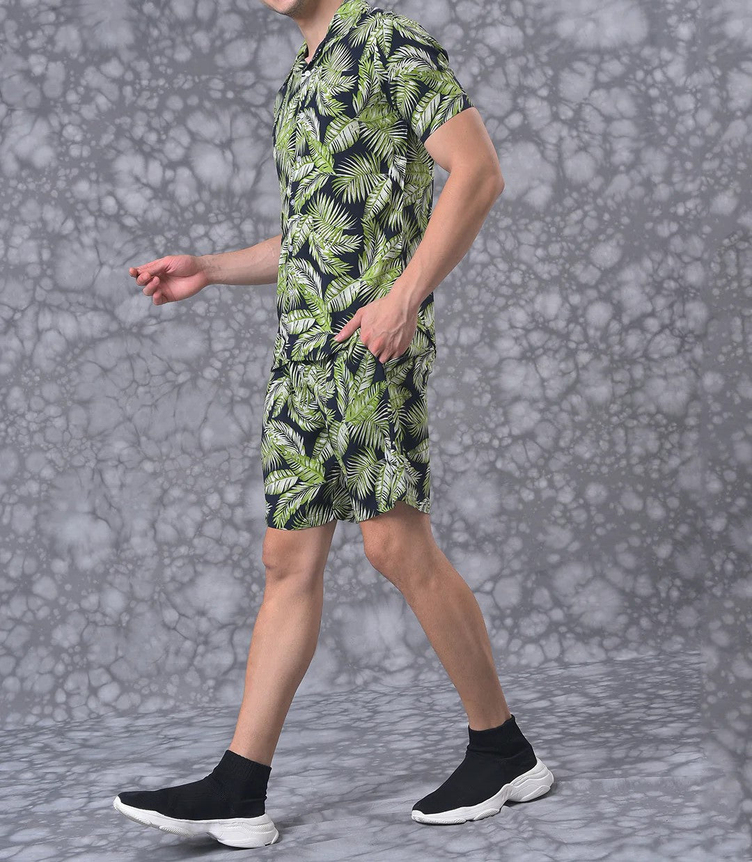 Men’s Tropical Palm Print Cord Set – Summer Vacation Shirt & Shorts Outfit